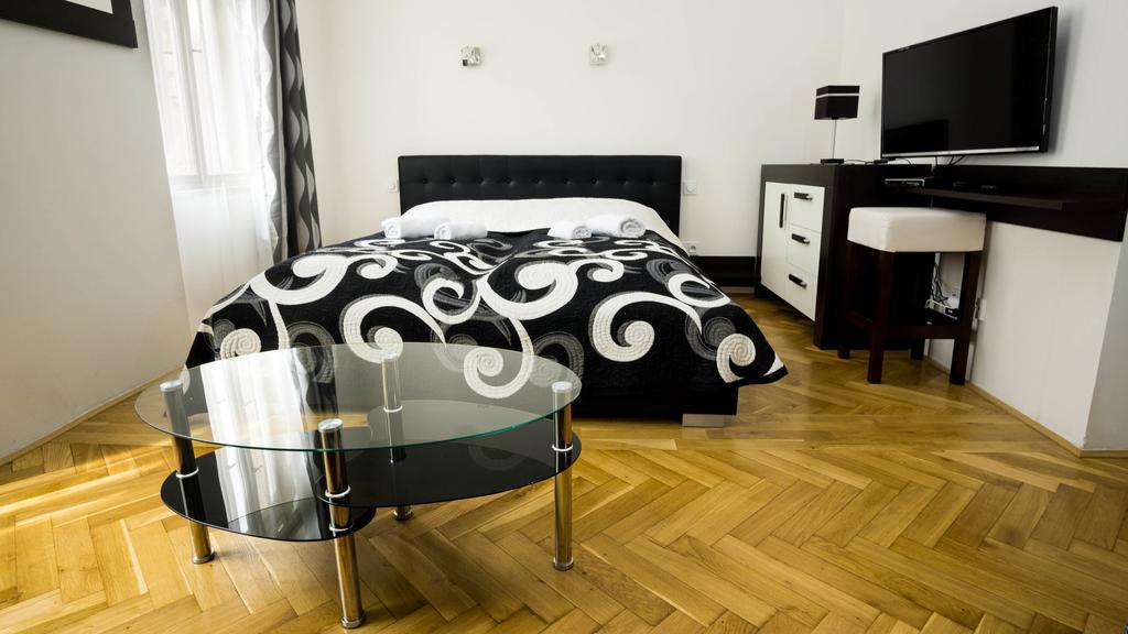 Black & White Apartment Prague By Wenceslas Square And Muzeum Eksteriør billede